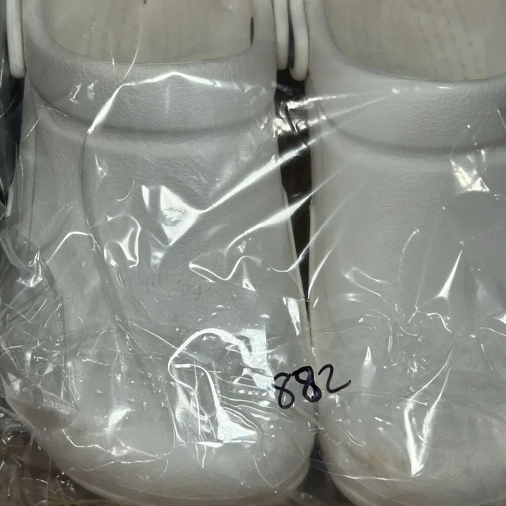 CROCS Bistro Work Clogs Mens 6 Women’s 8 White Slip-Resistant Shoes